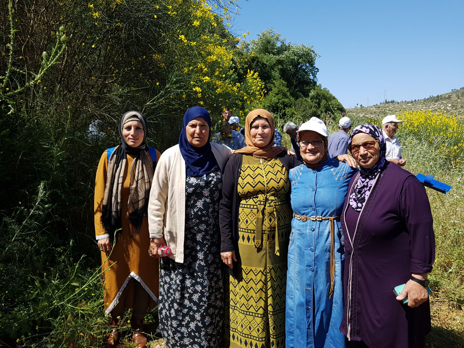 קשישי כאוכב אבו אלהיג'א במפגש ייחודי בחיק הטבע