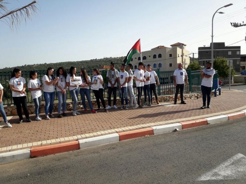 وقفة لطلاب كوكب الشاملة تضامنا مع الأسرى الفلسطينيين المضربين عن الطعام