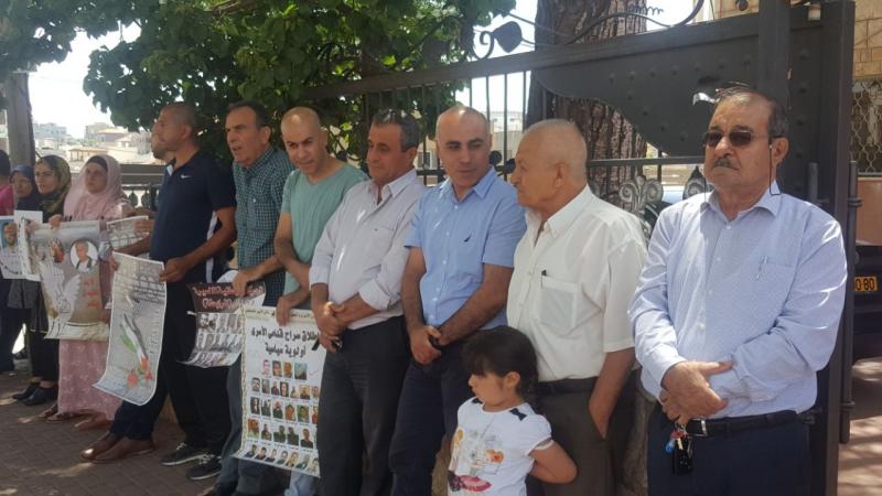 עצרת הזדהות במרכז הכפר עם האסירים הפלסטיניים ששובתים רעב